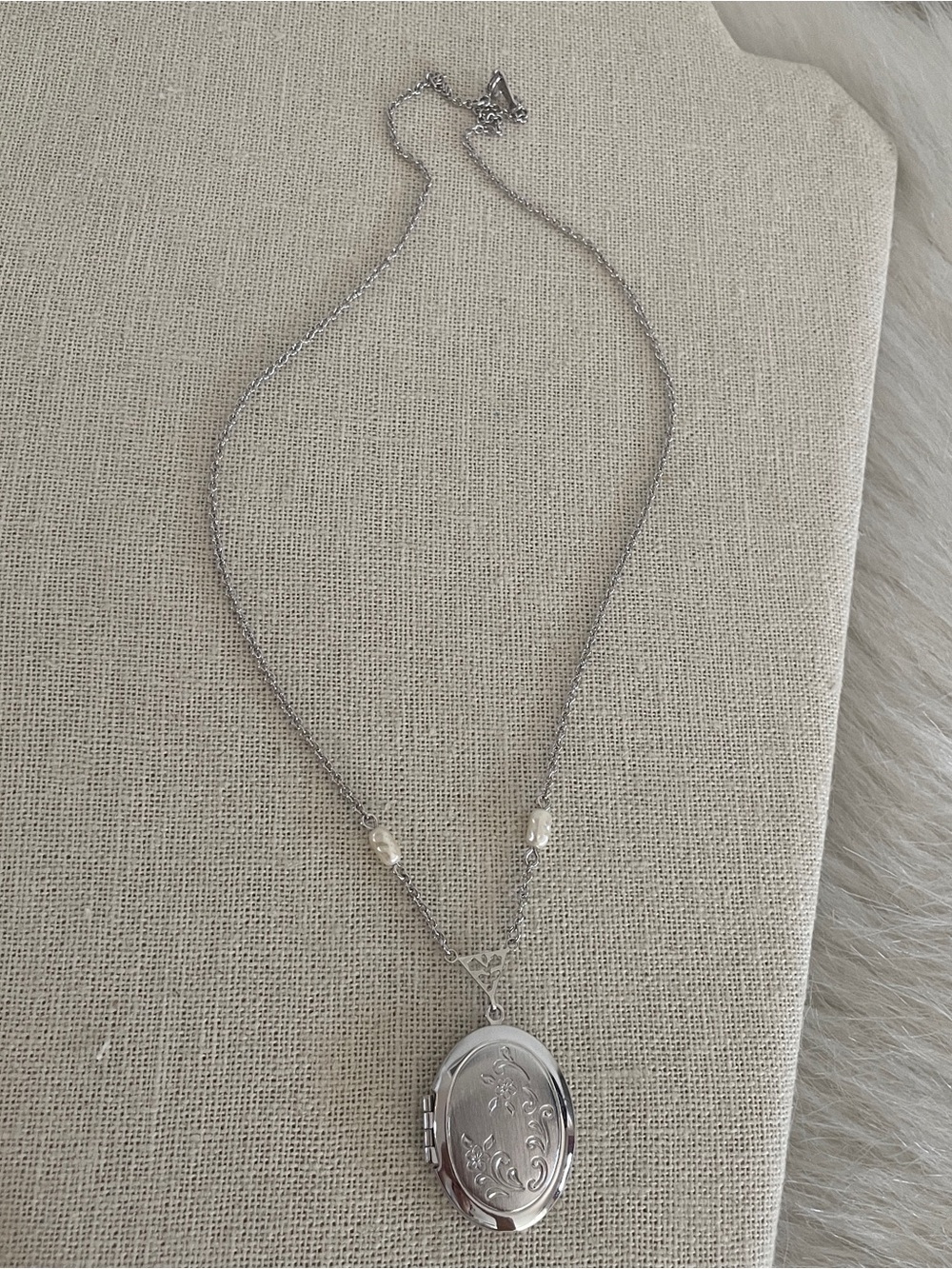 Vintage Silver Tone Avon Locket Pendant Necklace with Pearl Accents costume jew